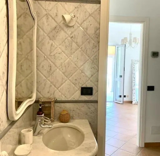 Claudia, Citra 010037-lt-0678 * Moneglia